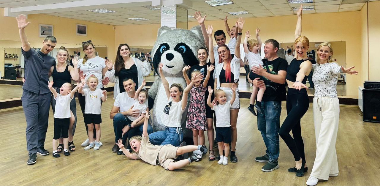 Занятия в школе танцев и спорта Эврика